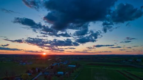 Sunset over barns and silos during the golden hour Foto stock