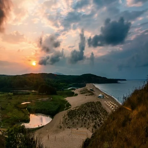 Sunset over a beach and the Black Sea, Bulgaria 動画素材 69395204