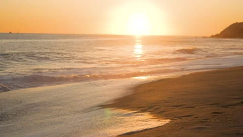 Sunset over beach 動画素材 253729383