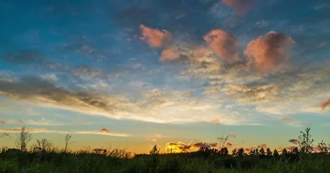 Sunset over big field Stock-Footage 79074982