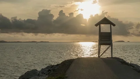 A sunset over a body of water Видео 156846217