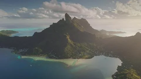 Sunset over Bora Boras turquoise lagoon and iconic mount otemanu towering over Stock Photos