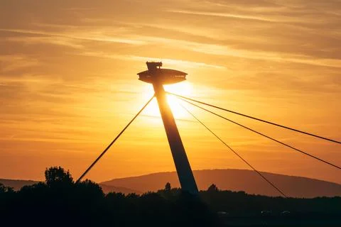 Sunset over bridge structure at dusk in city Stockfoto's