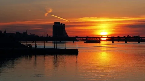 Sunset over Bridge in time lapse 4K Видео 79024723