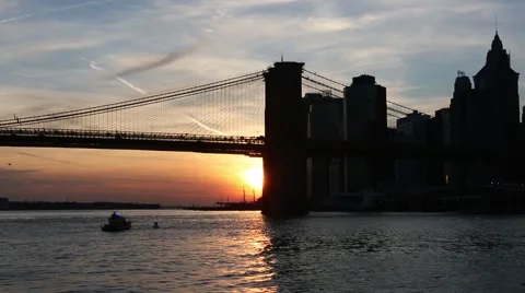 Sunset over Brooklyn bridge, Hudson river, Manhattan skyline New York Stock-Footage 59918243