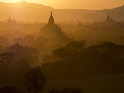 Sunset over the Buddhist temples of Bagan (Pagan), Myanmar (Burma), Asia Fotos de archivo