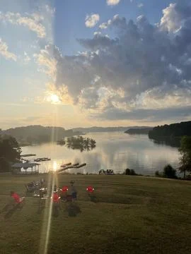 Sunset Over Calm Lake With Dramatic Clouds and Reflections Foto stock
