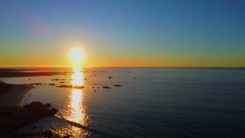 Sunset over calm ocean coastline gloden hour 스톡 동영상 172149223