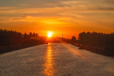 Sunset Over a Calm River 스톡 사진
