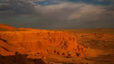 Sunset over a canyon with red rocks. Monument Valley, USA 動画素材 81655331