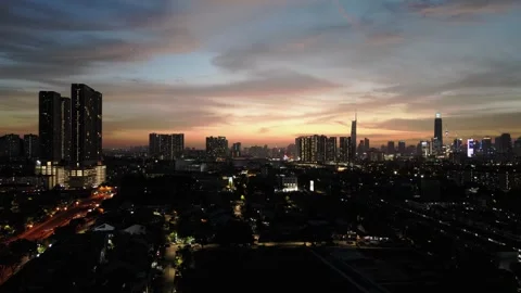Sunset over the city skyline Video stock 246755849