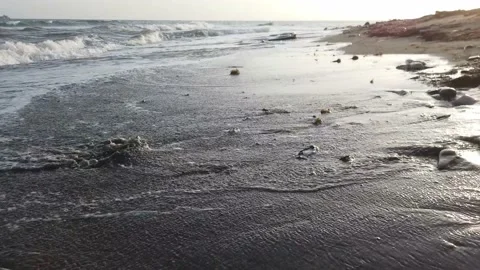 Sunset over crashing wave on the s 库存影片 164055202