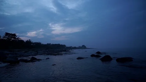 Sunset over dark waters 50 fps Video stock 85539286