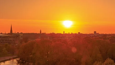 Sunset over Den Haag from Babylon Hotel 스톡 동영상 241238202