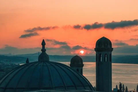 Sunset over the domes of Suleymaniye Complex 스톡 사진