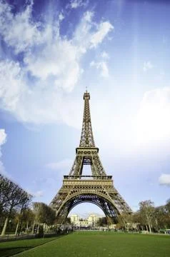 Sunset over Eiffel Tower from Champs de Mars Fotos Stock