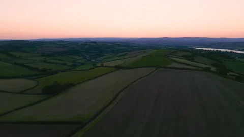 Sunset over Fields and Farms from a drone, Stokeinteignhead, Newton Abbot, Devon 動画素材 211377418