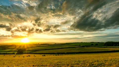 Sunset over the fields in Time Lapse Movie, Berry Pomeroy Village in Devon Stock-Footage 160817146