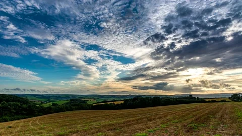 Sunset over the fields in Time Lapse Movie, Berry Pomeroy Village in Devon Stock-Footage 160817173