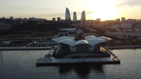 Sunset over Flame Towers and Deniz Mall, Baku Vidéo 245327908