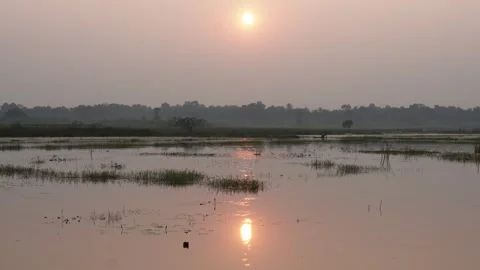 Sunset Over Flooded Wetland Plain Vídeo Stock 329385311