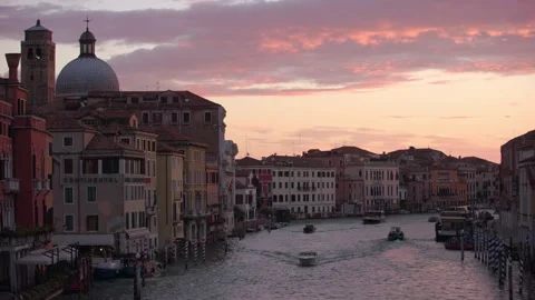 Sunset over the Grand Canal and San Marcuola Church. Stock Footage 339275201