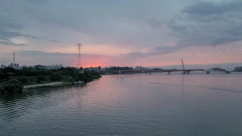 Sunset Over Han River with Bridge Silhouette and Calm Water Vídeos de archivo 330175272