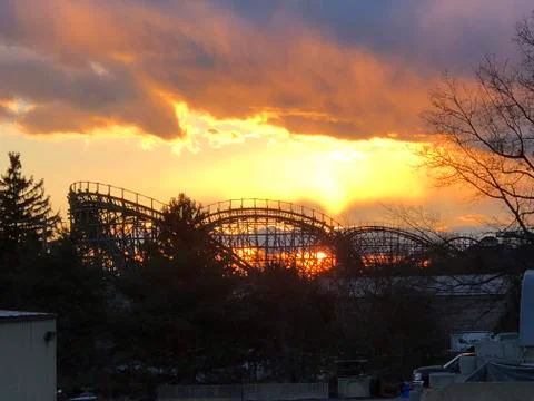 Sunset over Hershey Park roller coaster 库存照片