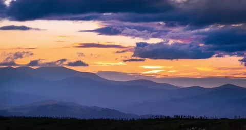 Sunset over Hoverla Video stock 171472926