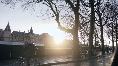 Sunset over Ile de la Cite. Paris France. View from Car. Traveling by Taxi. Quay Vídeos de archivo 129491792