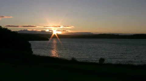 Sunset over Kielder Water, Northumberland on a largely cloudless evening Vidéo 44762264