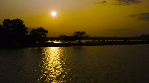 Sunset Over the Lake Causeway | 4K Drone Aerial Vídeos de archivo 145180102