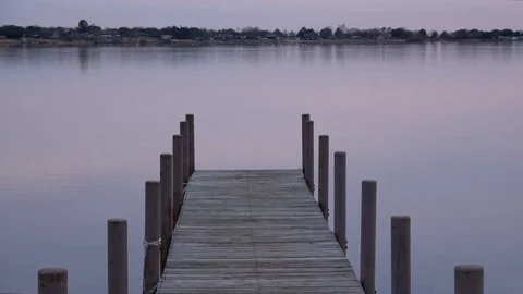 Sunset over the lake. Video stock 100298109