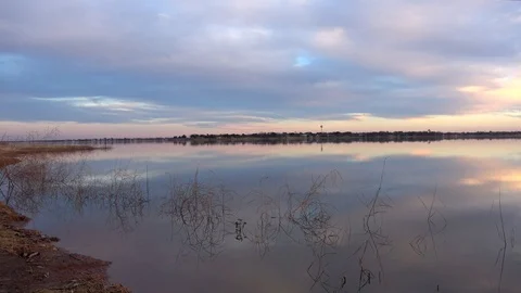 Sunset over the lake. Video stock 100298320