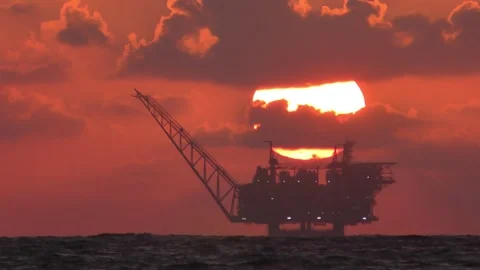 Sunset over Leviathan Rig natural gas field in the Mediterranean sea near Israel Видео 140761131