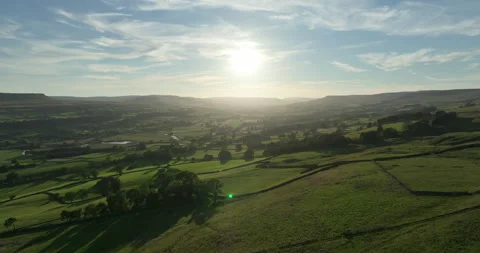Sunset over lush valley in Yorkshire Dales Video stock 285417795