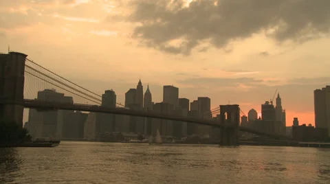 Sunset over Manhattan and the Brooklyn Bridge Stock Footage 39610740