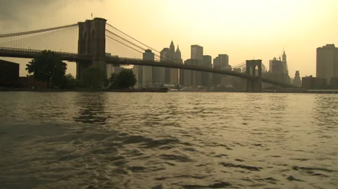 Sunset over Manhattan, Brooklyn Bridge, reflections in East River Stock Footage 39602978
