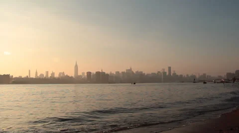 Sunset over Manhattan Vídeos de archivo 25232326