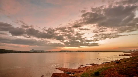 Sunset over Mekong river time lapse Video stock 100008012