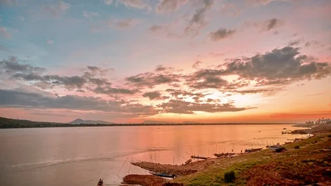 Sunset over Mekong river time lapse Video stock 100008093