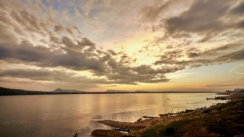 Sunset over Mekong river time lapse Video stock 100010276