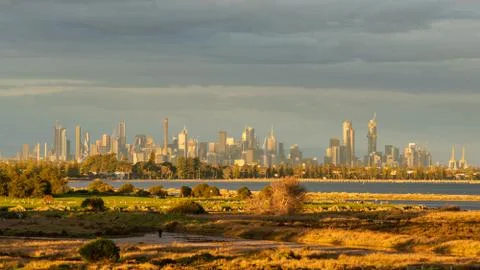 Sunset over the Melbourne skyline. 库存照片