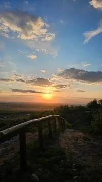 Sunset over mountain landscape with sky and clouds Foto stock