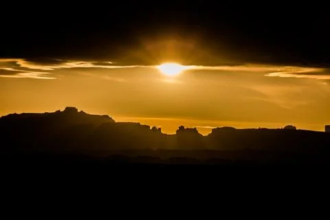 Sunset over mountains in the desert Foto stock