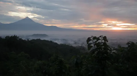 Sunset over mountains 스톡 동영상 49961615