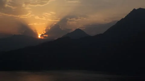 Sunset over mountains in Lake Como Italy Vidéo 258257640