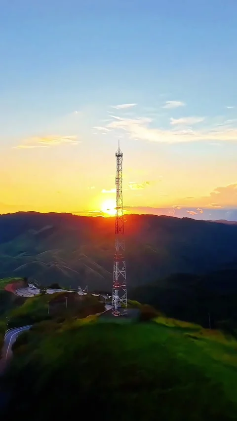 Sunset Over Mountains with TV Antenna in Miguel Pereira, Brazil Stock-Footage 308674830