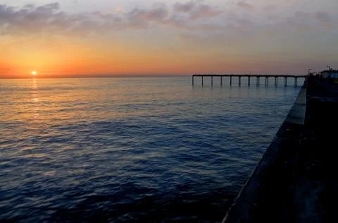 The sunset over the Ocean Beach Pier near San Diego, California. Stockfoto's