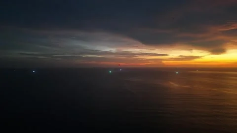 Sunset over ocean with boats illuminated, gradual color transition visible Vídeos de archivo 342332782